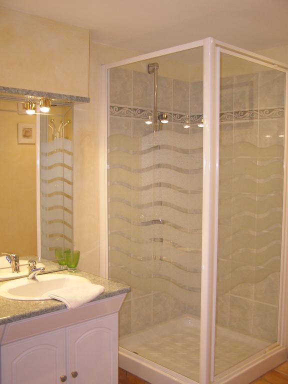 L'Oustau De Mistral Hotel Eyragues Room photo