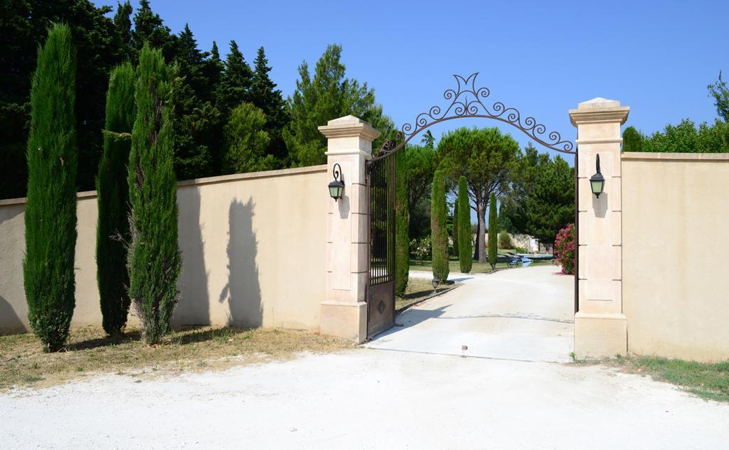 L'Oustau De Mistral Hotel Eyragues Exterior photo