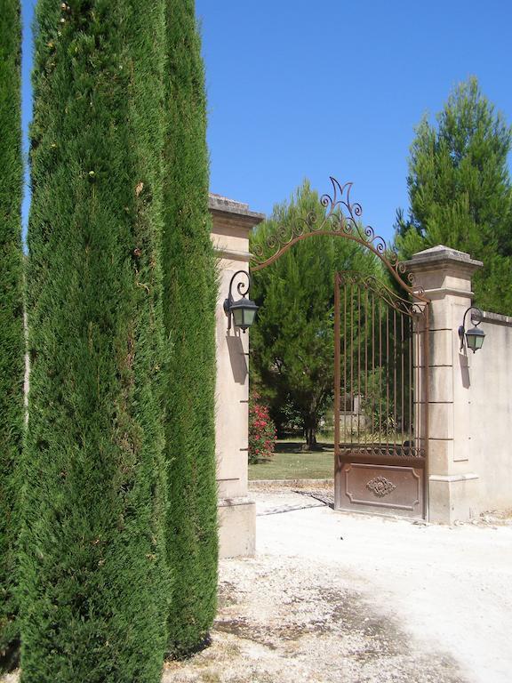 L'Oustau De Mistral Hotel Eyragues Exterior photo